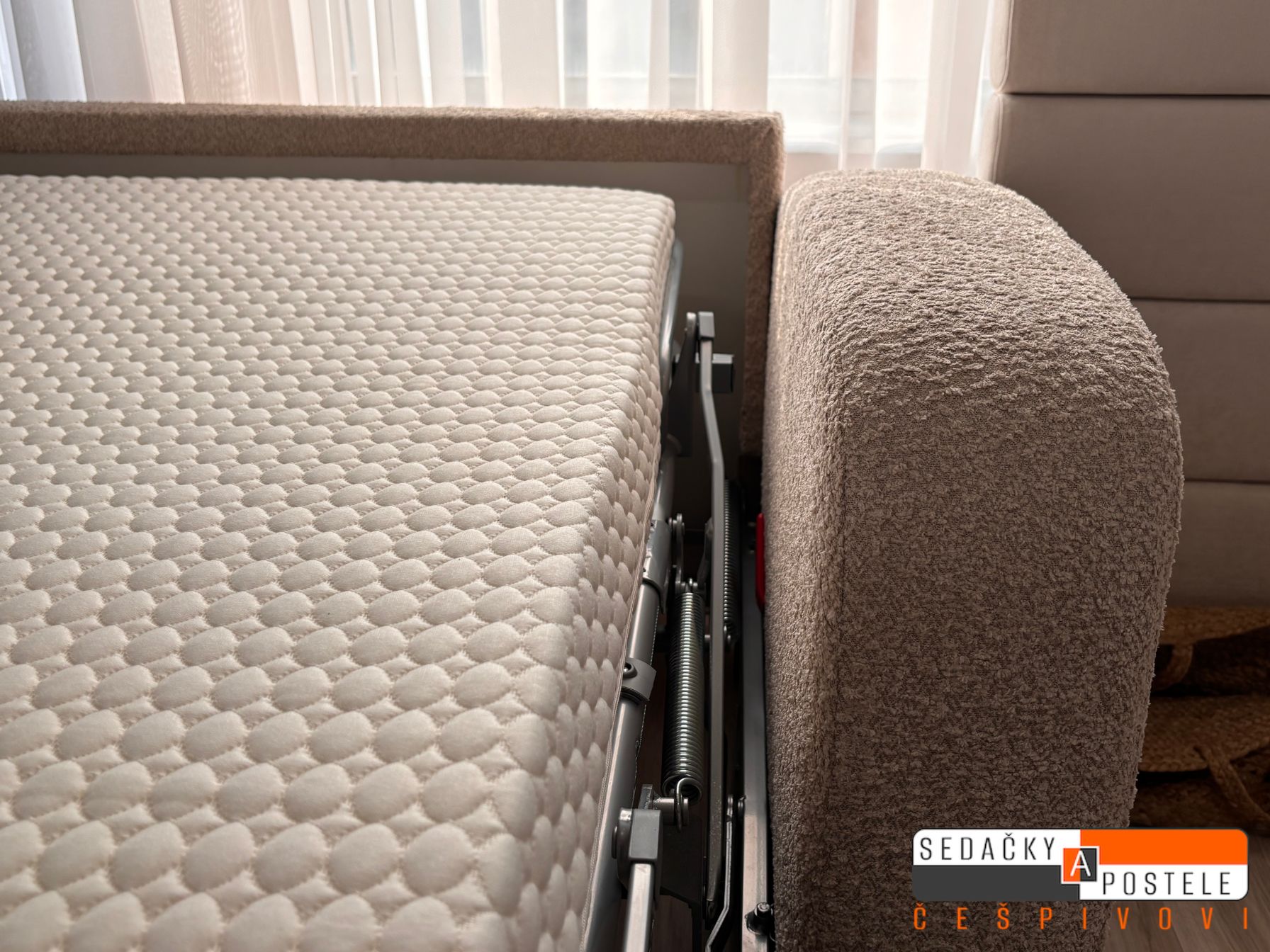 Rozkládací pohovka pro každodenní spaní SPA 24