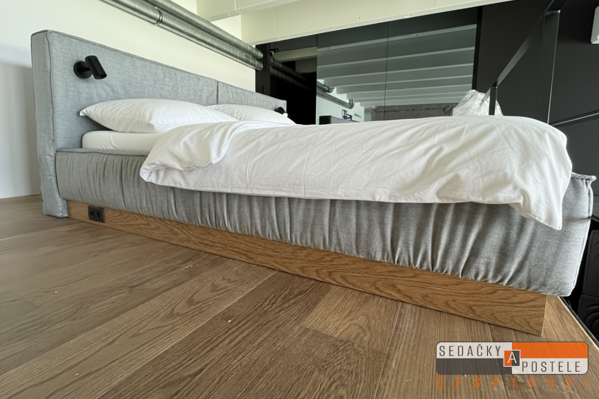 Atypická postel Foza na soklu Hodkovičky