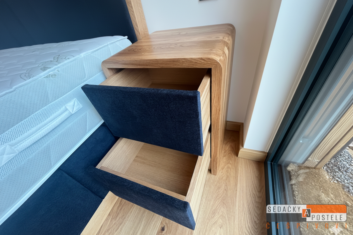 Dubový noční stolek k posteli Torsana